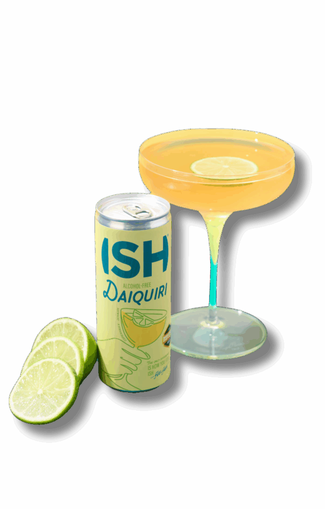 Bezalkoholowy koktajl ISH Daiquiri w eleganckim kieliszku z plasterkiem limonki – idealny drink premium w stylu NoLo.