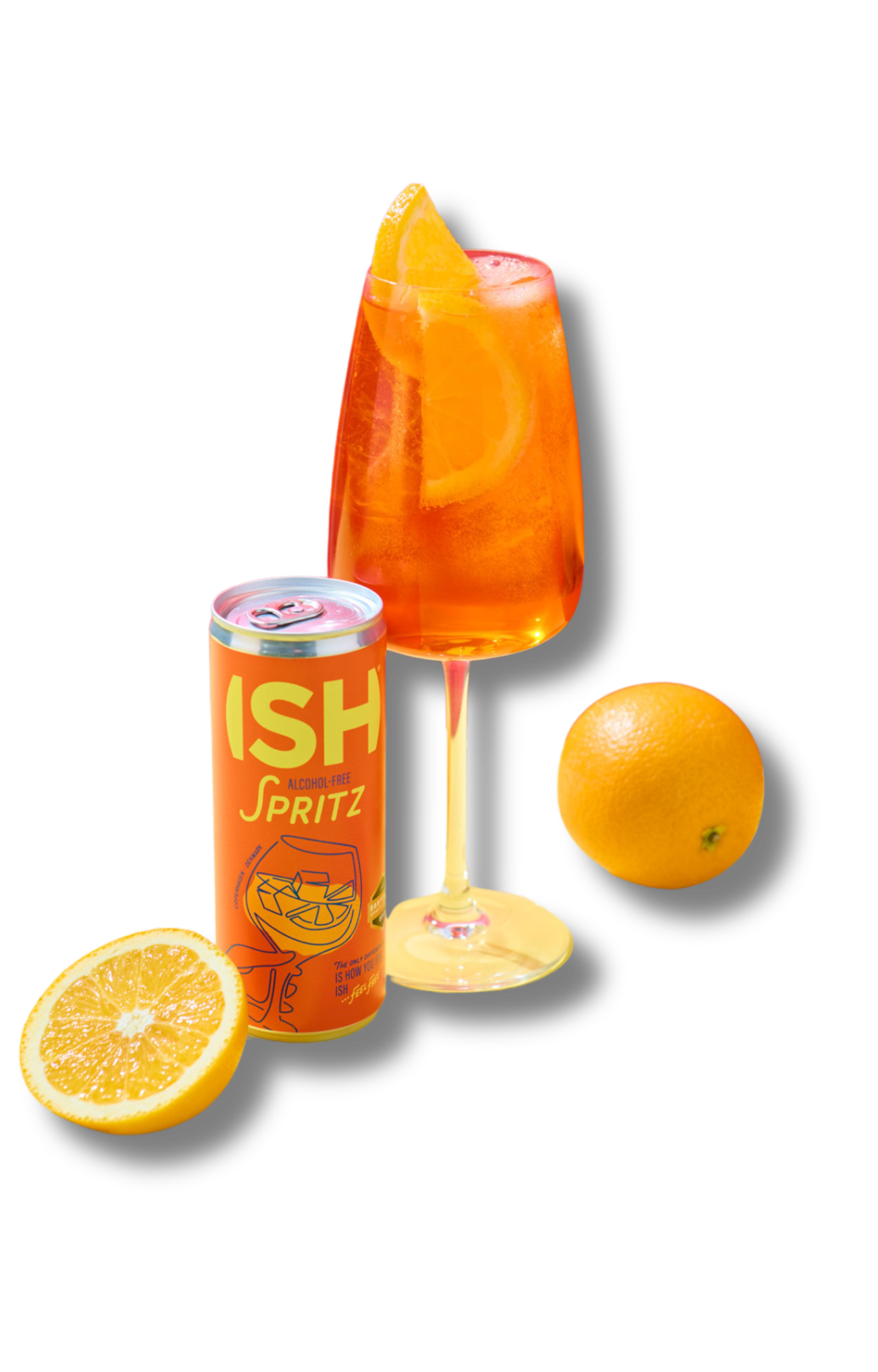 Bezalkoholowy koktajl ISH Spritz w kieliszku z plastrem pomarańczy – alternatywa premium dla klasycznego drinka.